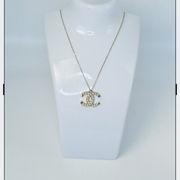 CHANEL CC charm with Gold tone and pearl accents on 18K 18" gold chain - Picture 1 of 6